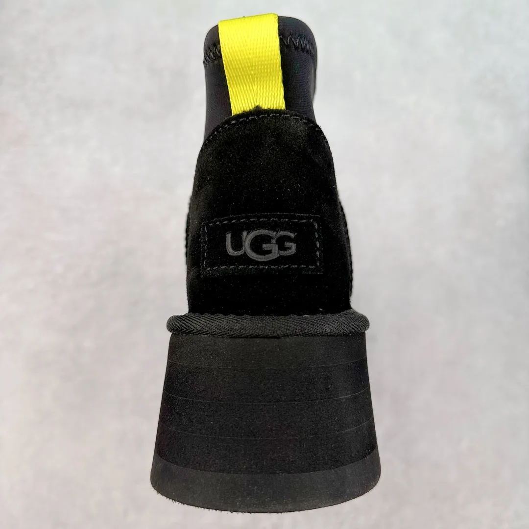 Pick up locally💰520 UGG 8170 classic autumn and winter sheepskin and fur integrated snow boots. Private order price and ingenious positioning. Direct supply from Sangpo eight-year-old factory. Reject high profits. Differentiate pig-killing version. Longfeng A-grade Australian imported sheepskin and fur integrated. Fully follow the ZP process. OEM original pattern maker. Adhere to no original shoes and no development options. Pay attention to every detail. The most authentic version on the market. TREADLITE "light wing" technology outsole. Lightweight/durable/flexible/pile-type suede upper, fine skin-friendly recycled polyester fiber piping, comfortable and easy to care for, good warmth retention, UGG plush™ lining and insole, soft and skin-friendly, comfortable and warm, classic shoe shape with lightweight thick sole, stable and fashionable for autumn and winter street style, Treadlite by UGG light wing outsole, light cushioning, reducing the burden on your feet, comfortable and lightweight, helping you to play easily all day long. Size: 35 36 37 38 39 40 41 Coding: by3936000